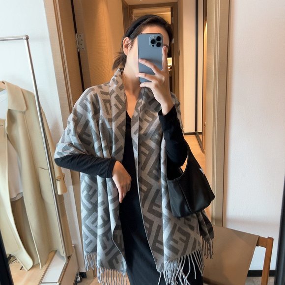 Scarf Wool Brown | Fendi 💎✨AUTHENTIC✨💎Fendi scarf